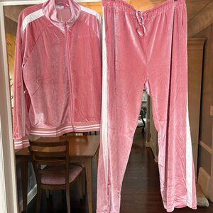 NWT Ekouaer Pink Velour Track Suit. Size 2XL